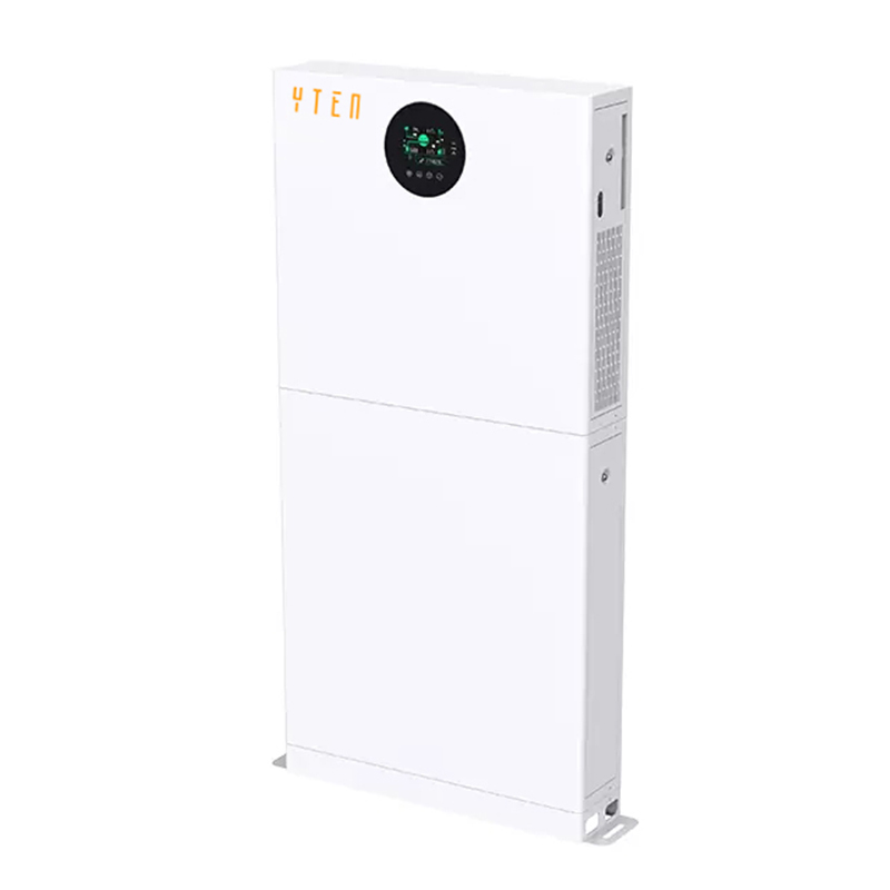 How does the geographical location and solar irradiance affect the performance of an off-grid solar system?